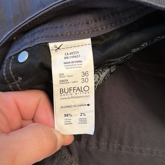 Men’s Buffalo Jeans. - Picture 4 of 5